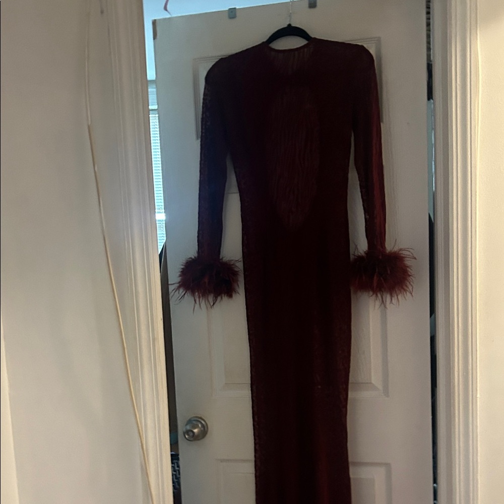 Chic Long Sleeve Burgundy Dress with Feather Cuffs